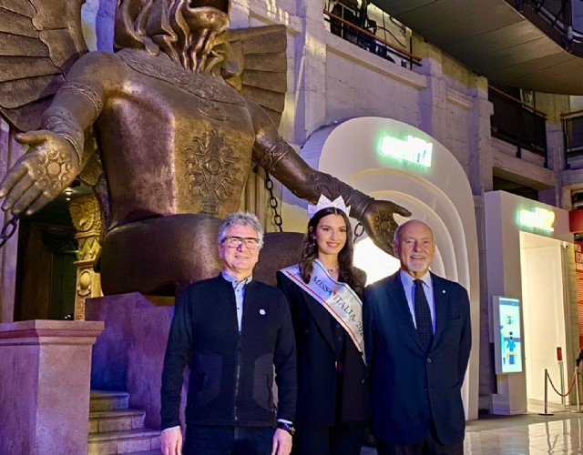 Miss Italia al Museo del Cinema: “Amo Torino, la Mole e i film di Tim Burton”