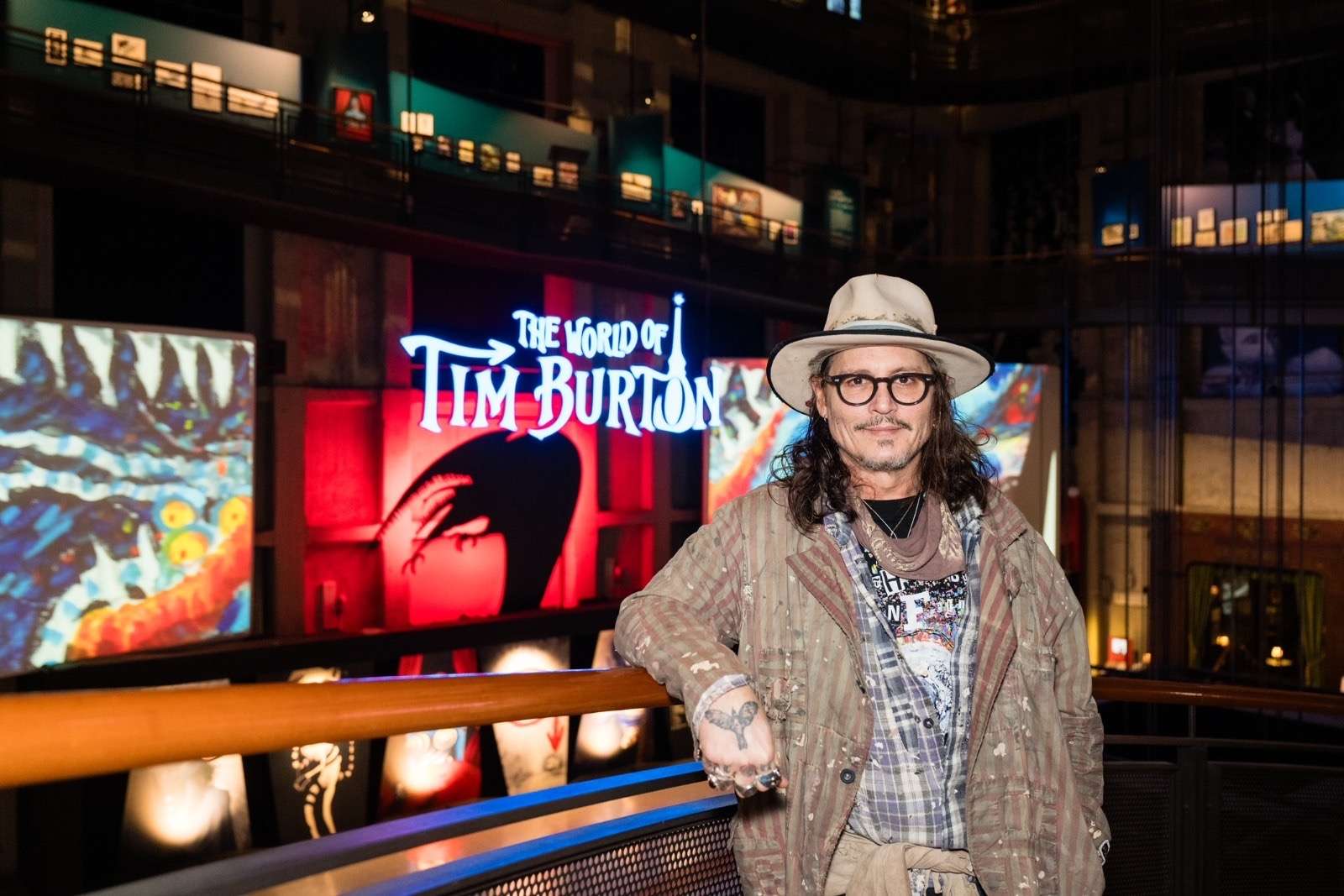 Johnny Depp al Museo del Cinema visita la mostra su Tim Burton