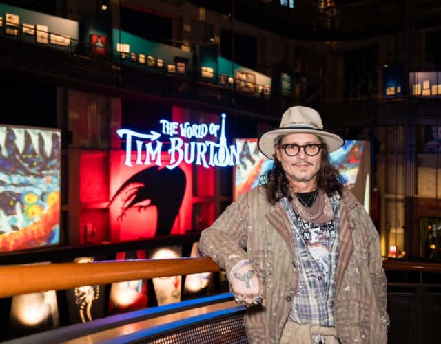 Johnny Depp al Museo del Cinema visita la mostra su Tim Burton