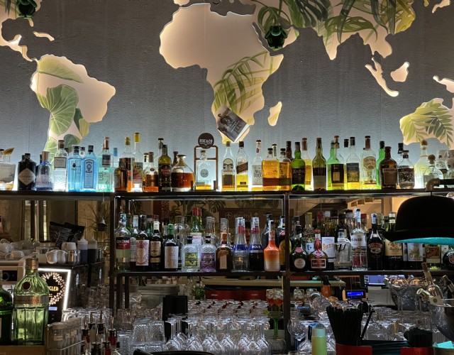 Bere e mangiare in sicurezza al One Apple Concept Bar & Restaurant