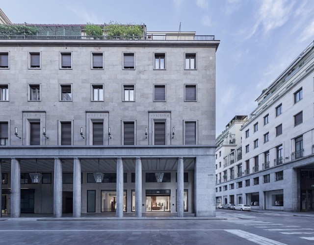 Zara via Roma ha riaperto con un nuovo look dopo lunghi mesi di restyling