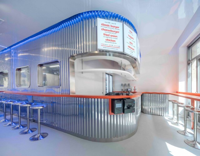 “Smashers” apre a Torino, la catena italiana dedicata allo Smash Burger
