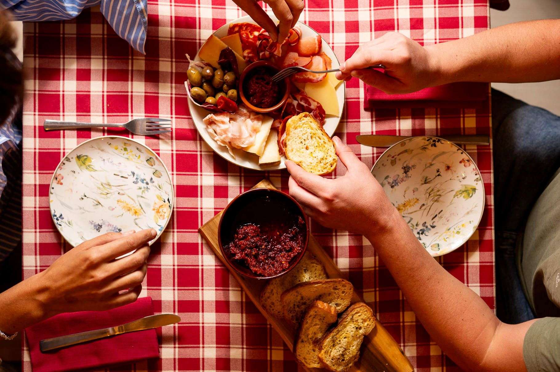 Tra 'nduja, vitello tonnato e cortesia: Broccia, vera cucina popolare calabro-piemontese