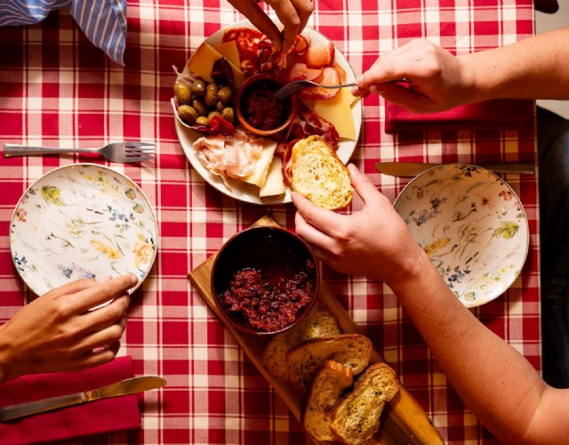Tra 'nduja, vitello tonnato e cortesia: Broccia, vera cucina popolare calabro-piemontese