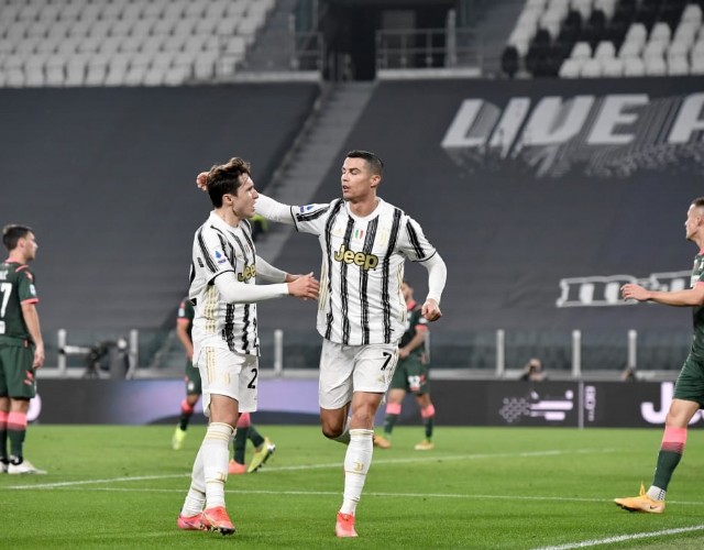 Juve-Crotone 3-0: bianconeri belli e vincenti. Scudetto di nuovo nel mirino