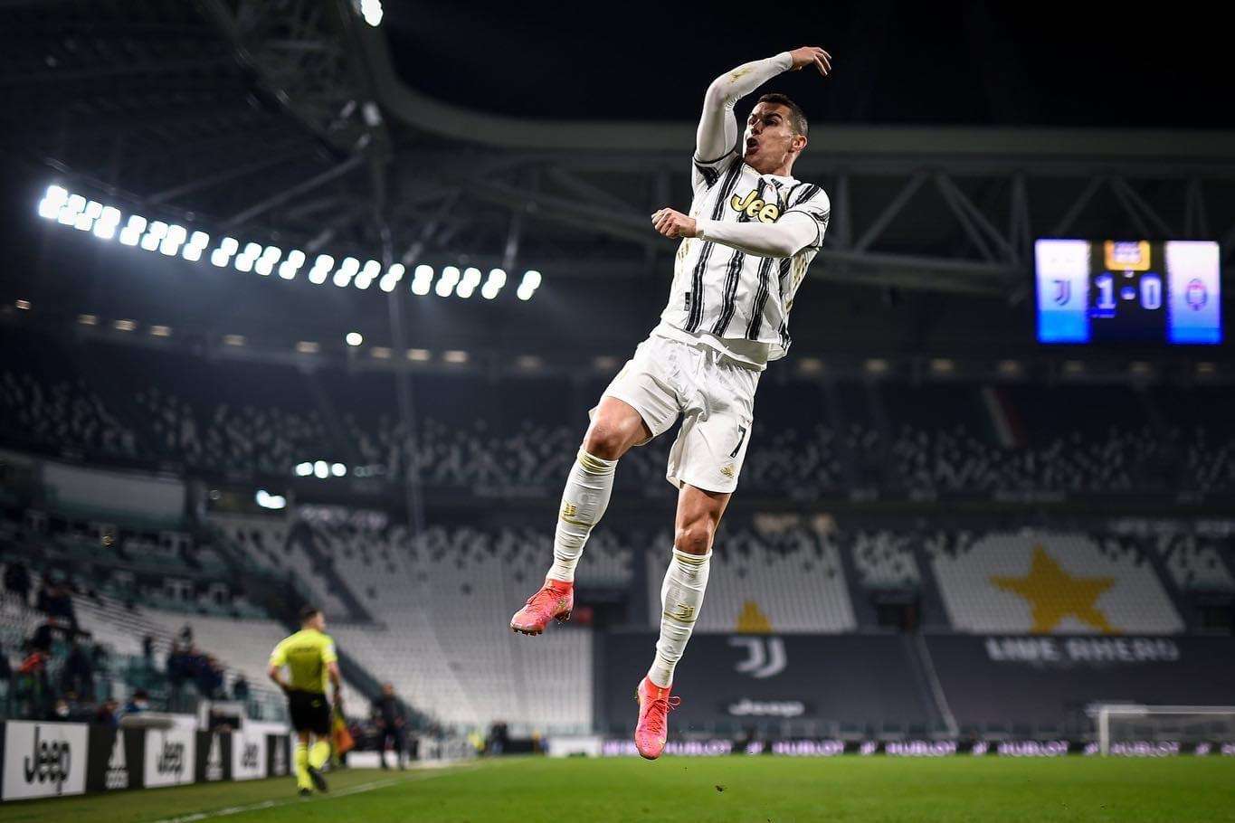 Juve-Crotone : 3-0; a beautiful black and white; scudetto not so far