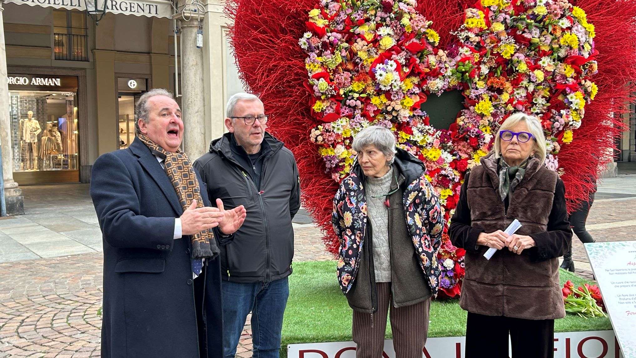 “Aspettando l’amore” con il cuore floreale realizzato dall’Ascom per San Valentino