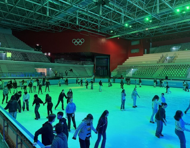 Pattinare sul ghiaccio anche senza vedere: è l’incredibile esperienza organizzata al Palavela