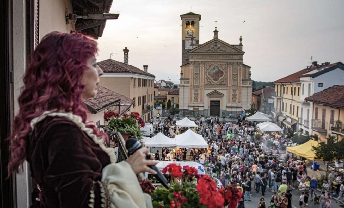 Mangè an n’autra cort: si mangia in cortile sabato 20 giugno a Castagnole Piemonte