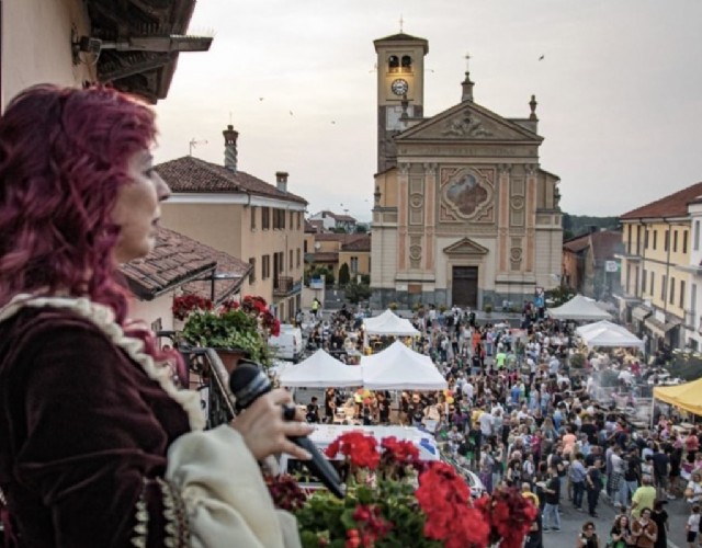 Mangè an n’autra cort: si mangia in cortile sabato 20 giugno a Castagnole Piemonte