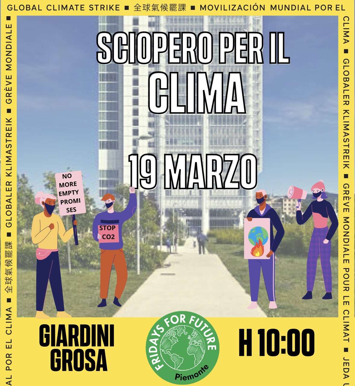 Sciopero per il clima: Fridays For Future Torino in piazza con una gigantesca scritta e migliaia di cartelloni