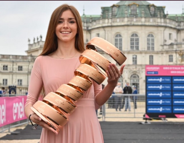 Al via la seconda tappa del Giro d’Italia, si parte alle 12,40 da Stupinigi, l’arrivo sarà a Novara