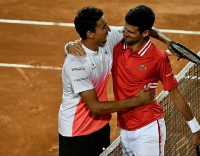 Lorenzo Sonego viene battuto in semifinale da Djokovic dopo una partita che passerà alla storia