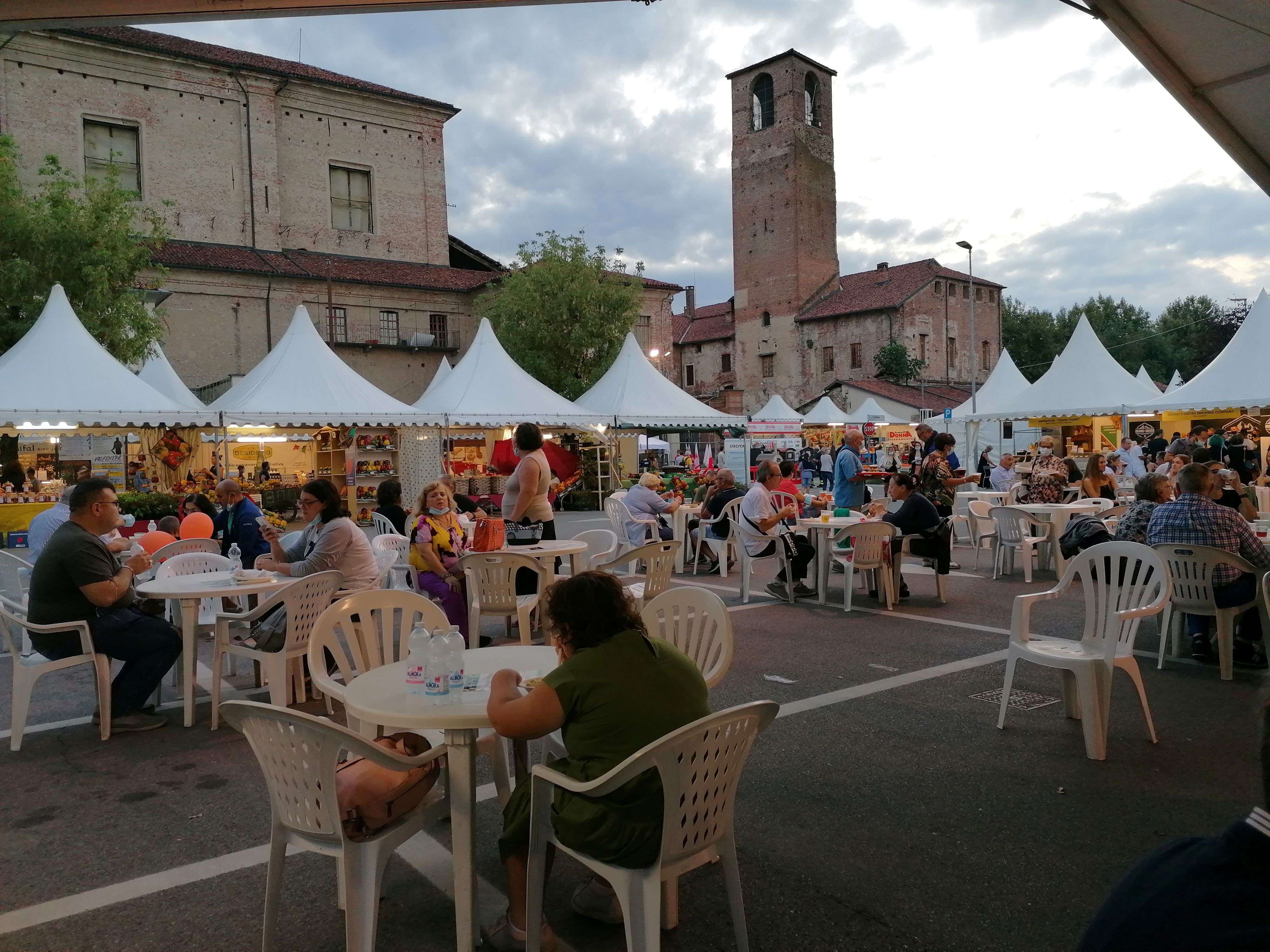 La Fiera del Peperone ha chiuso con il botto: 150.000 visitatori e 130 chili della prelibata verdura venduti