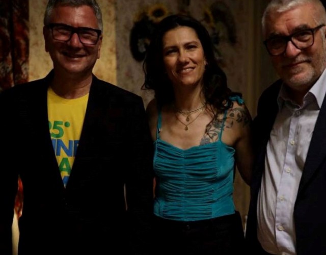 Che sorpresa! Elisa si presenta all'inaugurazione torinese di Cinemambiente