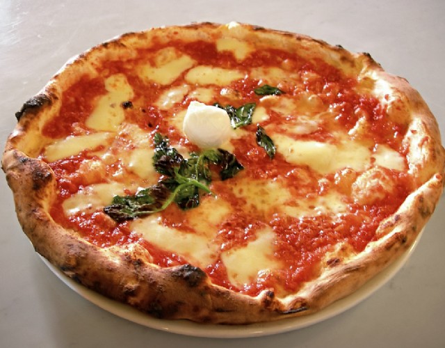 Pomodoro, mozzarella e… Da Eataly ora c’è la Festa della Pizza