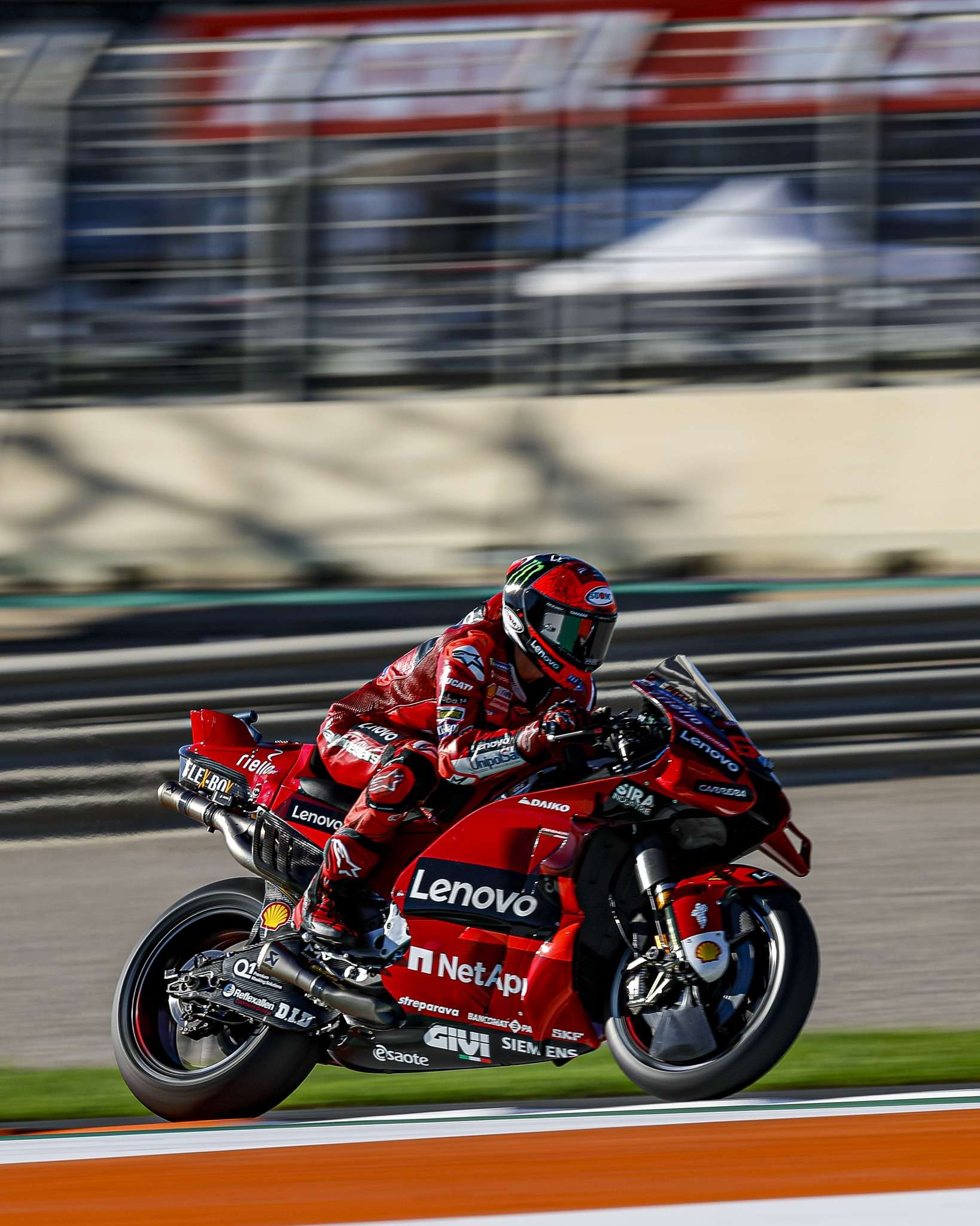 “Pecco” Bagnaia è campione del mondo di MotoGp, Chivasso e Torino brindano