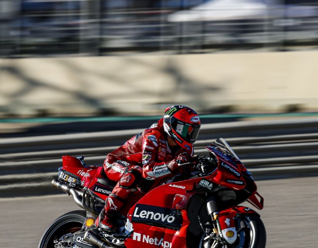 “Pecco” Bagnaia è campione del mondo di MotoGp, Chivasso e Torino brindano