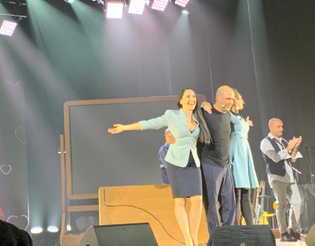 Teatro Colosseo sold out per la prima di Checco Zalone, in platea Moggi e Marco Masini