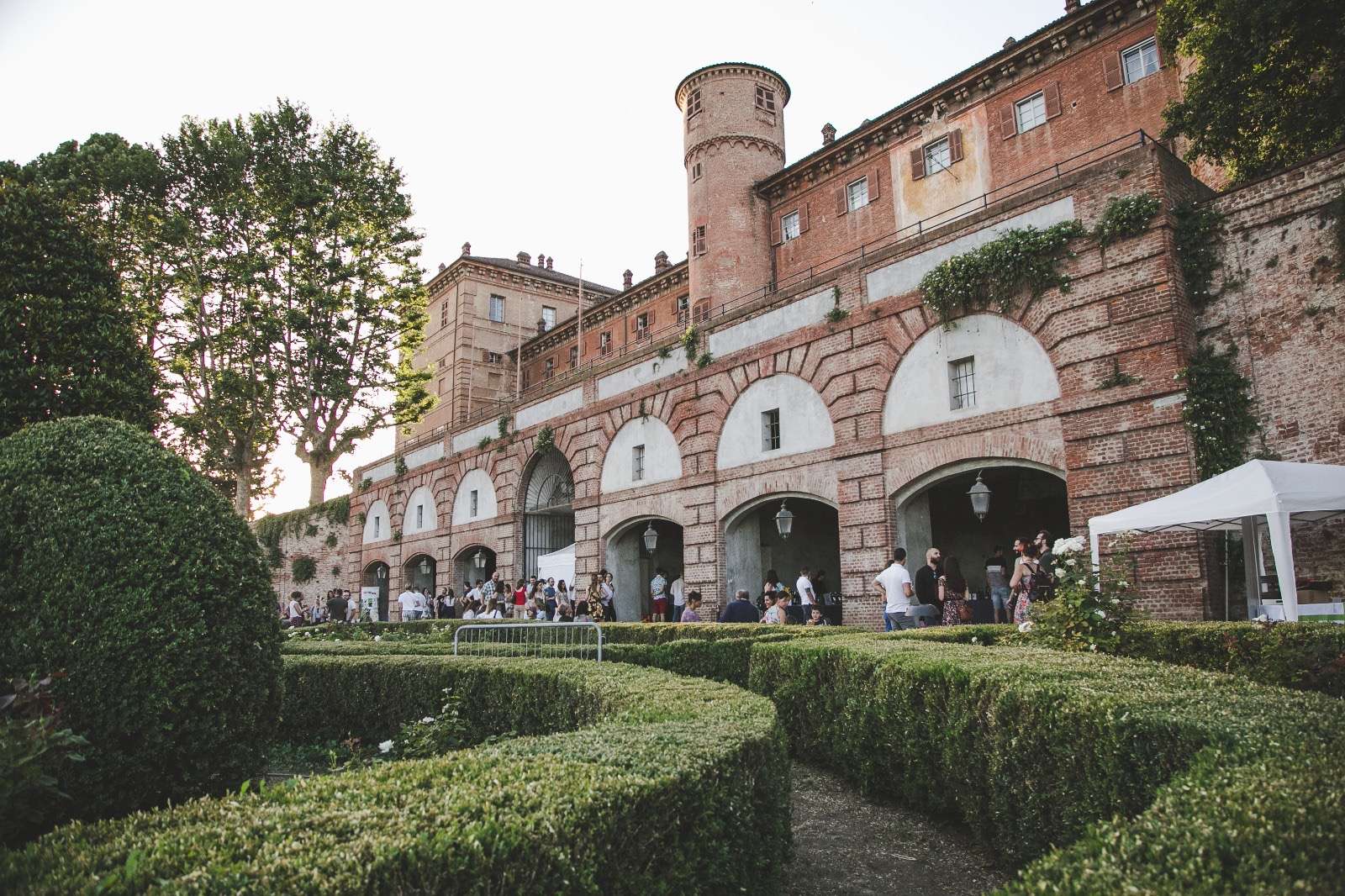 Il Salone dei Vini chiude la settimana della EnoWeek nel Giardino delle Rose