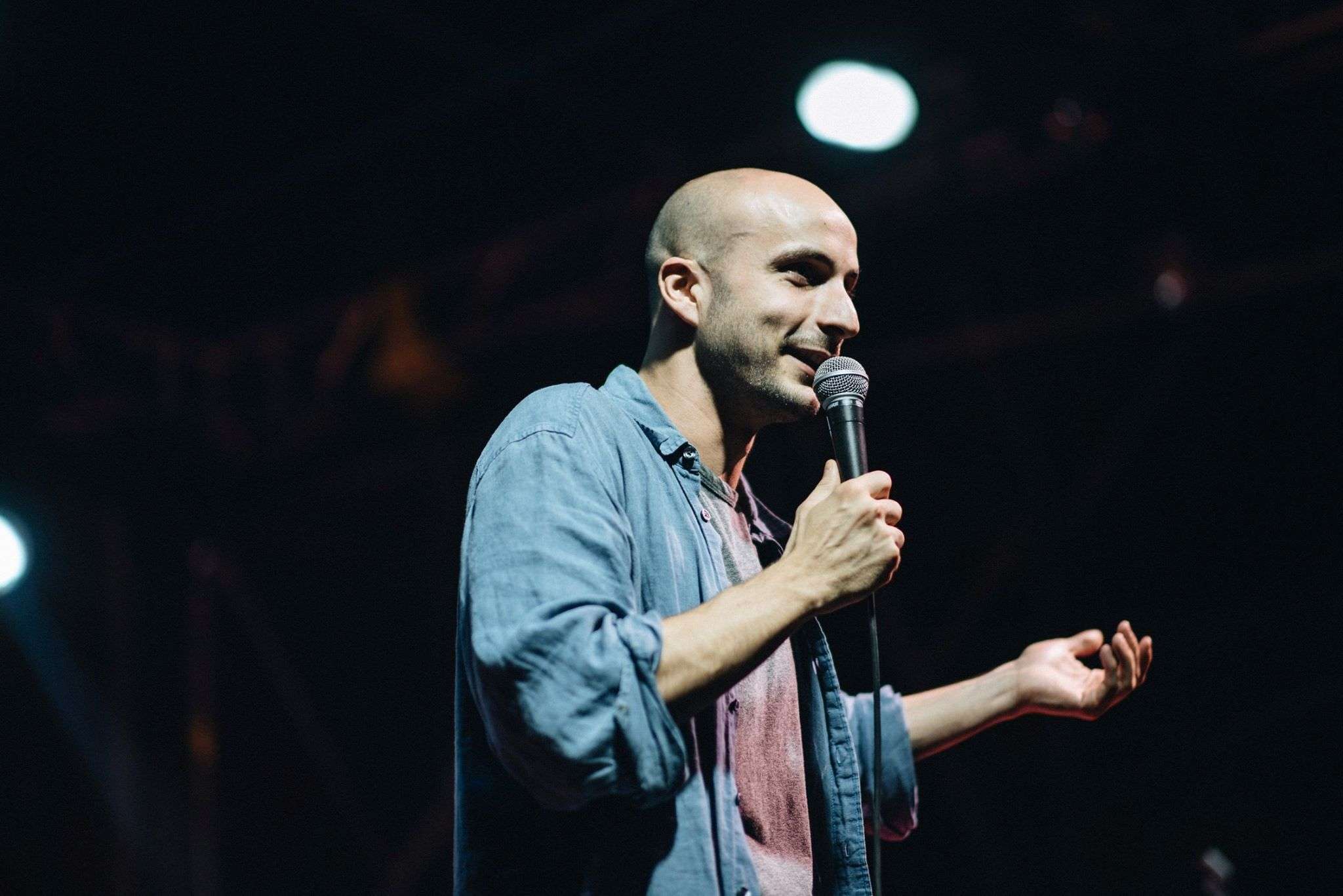 A Torino impazza la stand up comedy, questa volta è il turno di Daniele Tinti