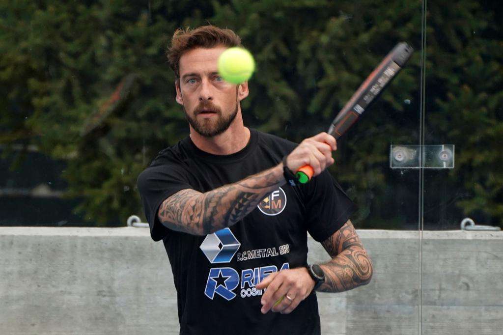 Ronchiverdi: le vecchie glorie del calcio si sfidano a padel nel nuovo Palarinascente