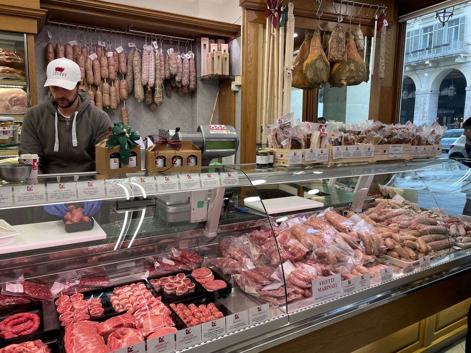 In via Po 39 apre l’Agrisalumeria Luiset: ecco il buon cibo del Monferrato