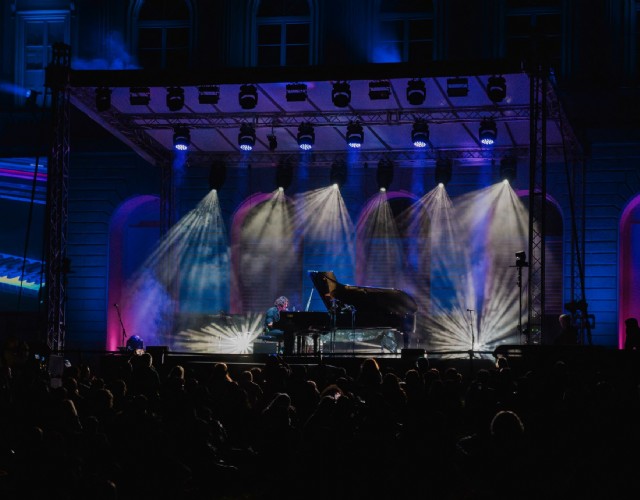 Francesco Motta il 17 settembre in concerto a Torino con il suo “piano solo”