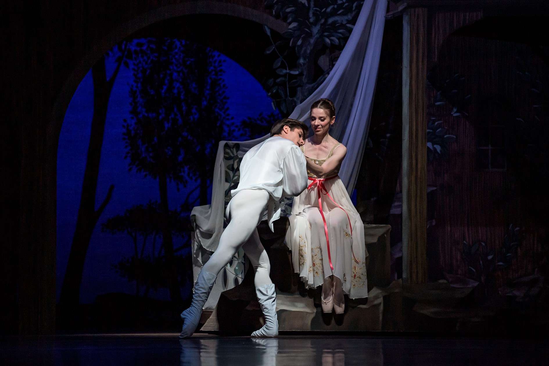 Da Roberto Bolle a “Il lago dei cigni”: al Teatro Regio c’è la grande danza