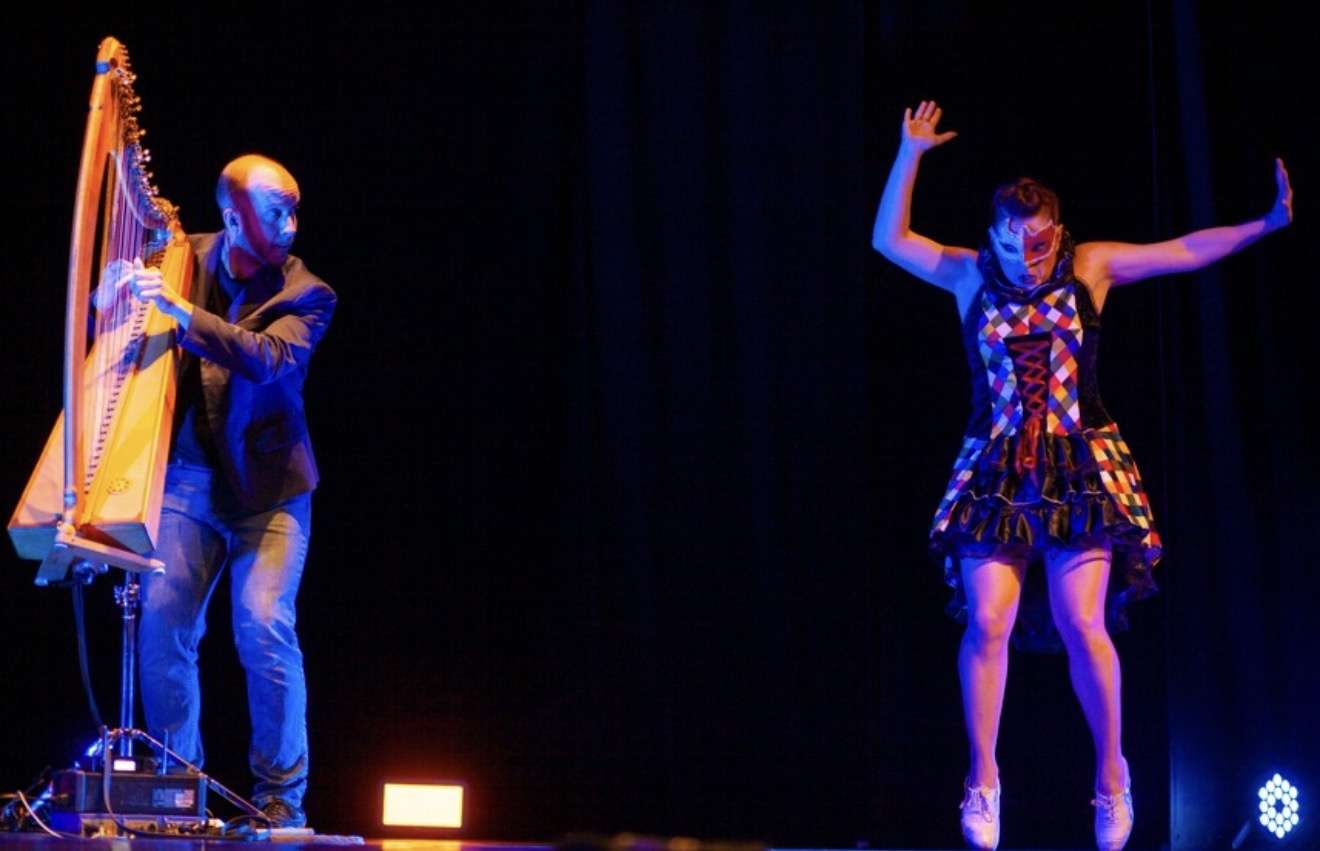 Tap the Mask: lo spettacolo che smaschera volutamente arpa e tip tap