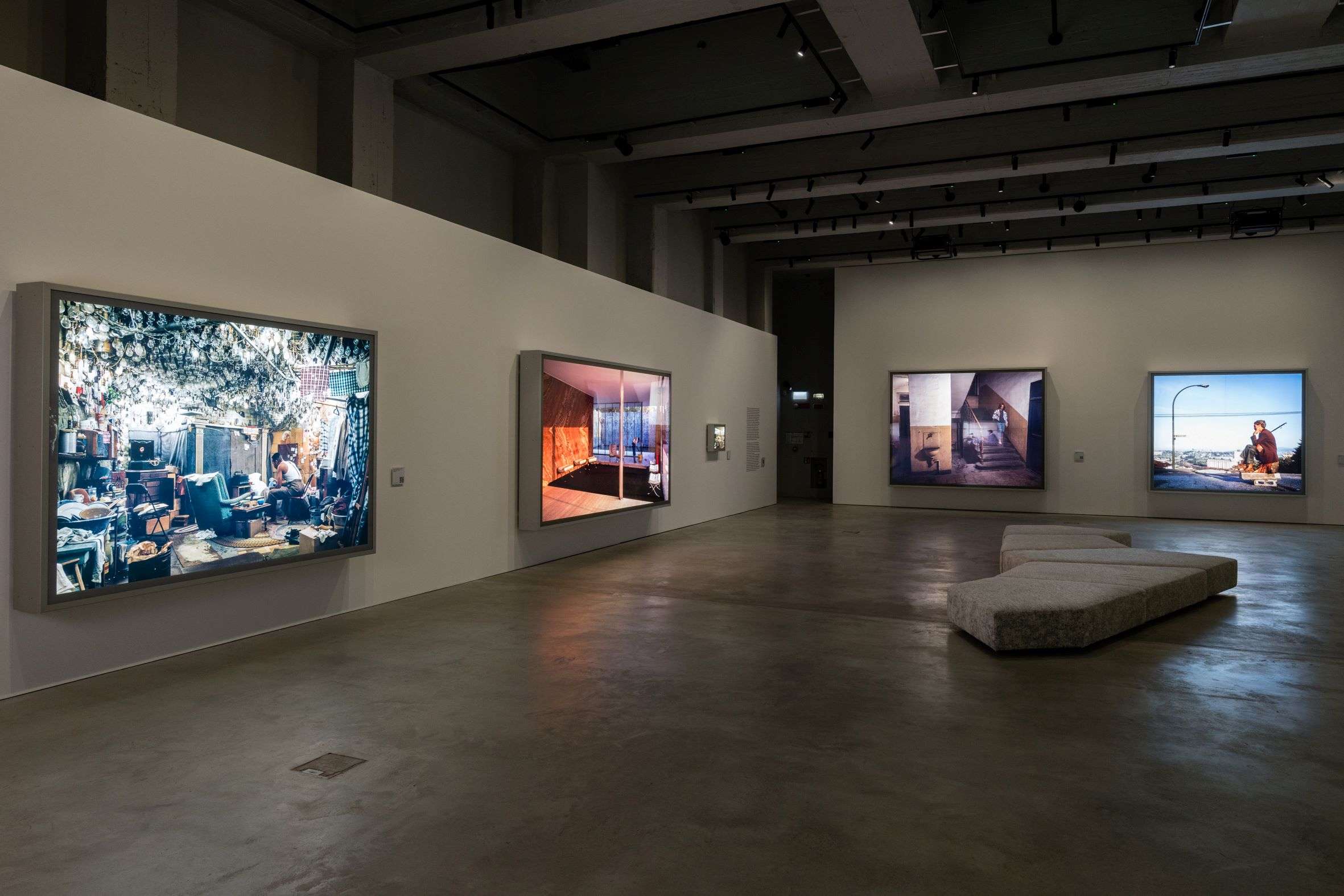 Ultimi giorni per visitare la mostra “Jeff Wall. Photographs” alle Gallerie d’Italia