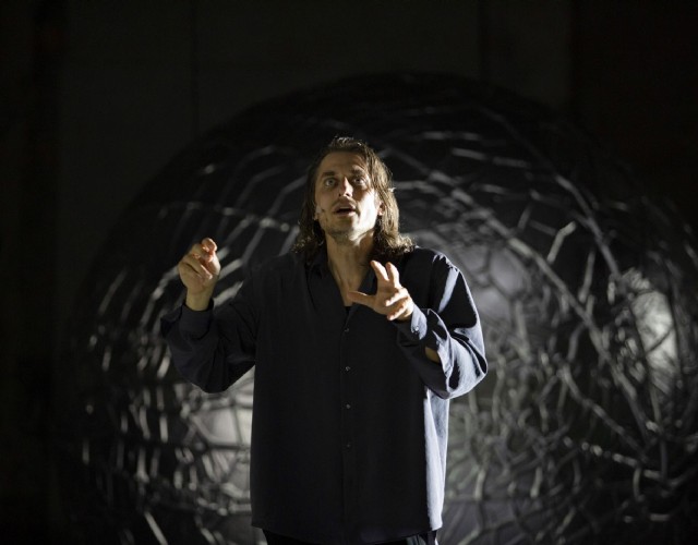 Luca Marinelli racconta al Teatro Carignano “La cosmicomica vita di Q”