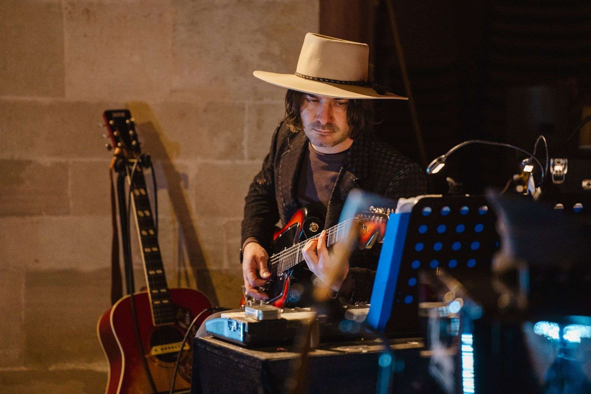 Vinicio Capossela apre con la sua musica, mercoledì 13 maggio, il Salone del libro di Torino