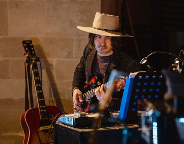 Vinicio Capossela apre con la sua musica, mercoledì 13 maggio, il Salone del libro di Torino