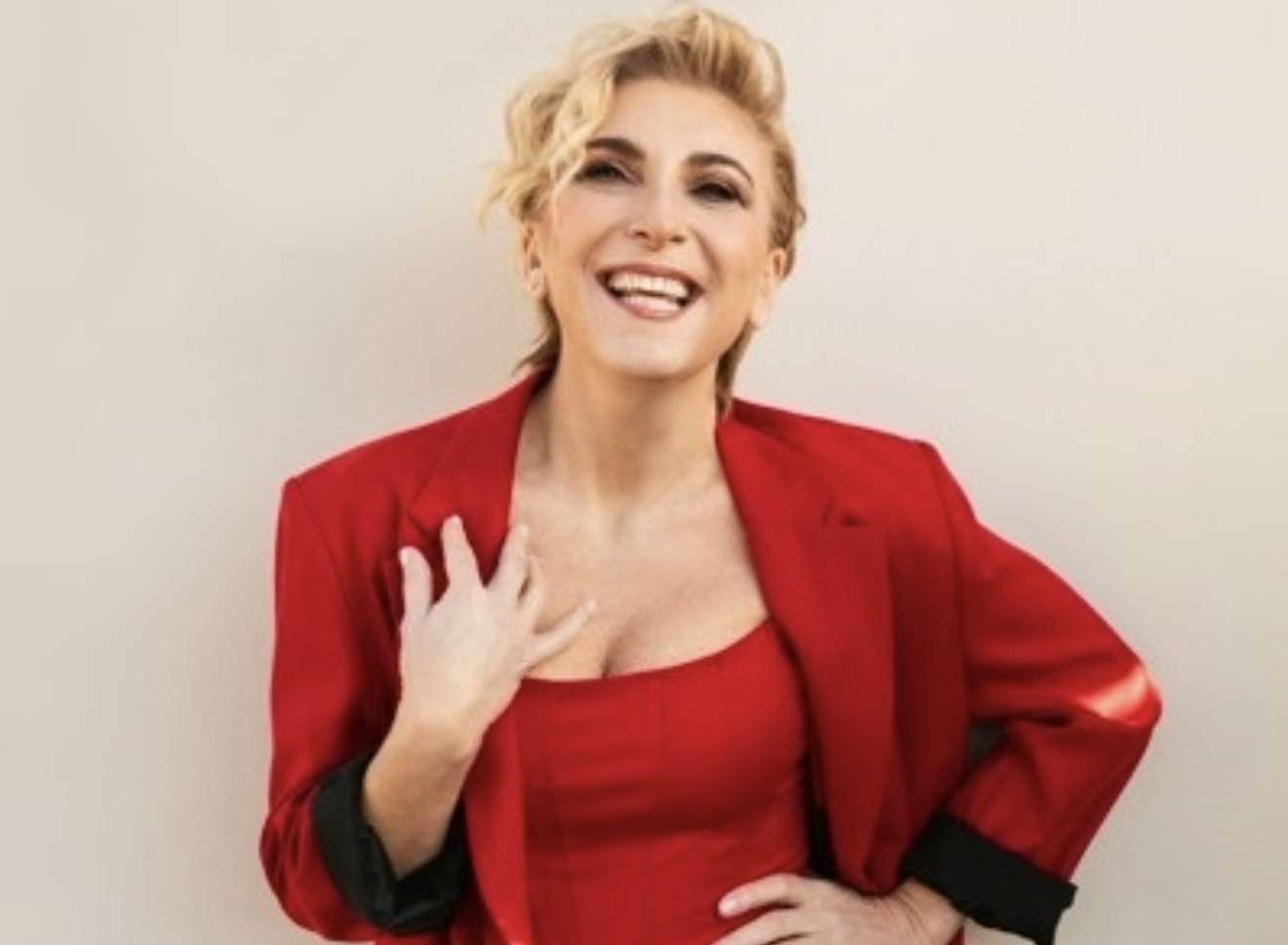 Barbara Foria dal vivo, la sua comicità è considerata “la stand-up comedy più rosa che c’è”