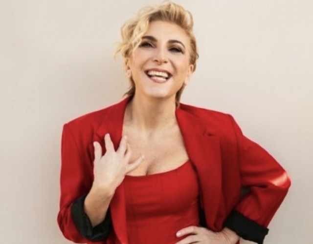 Barbara Foria dal vivo, la sua comicità è considerata “la stand-up comedy più rosa che c’è”