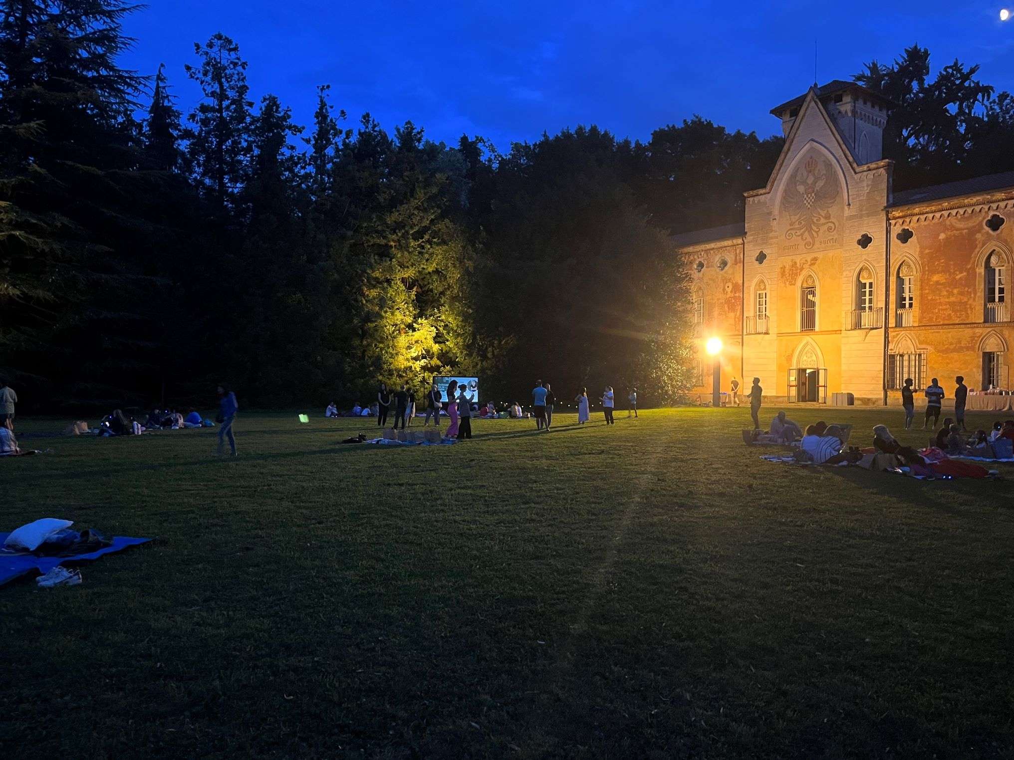Al Castello di Miradolo una notte sotto le stelle con il Workout e il cinema