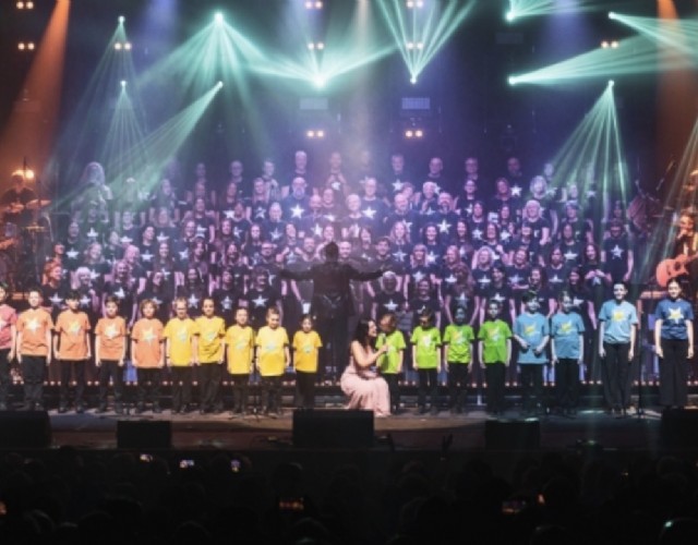 Domenica 4 ottobre al Teatro Alfieri arriva lo spettacolo “Stars” con una produzione imponente