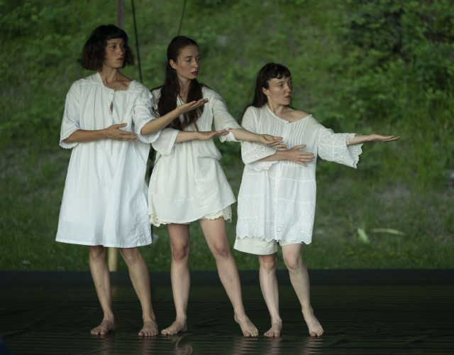 La danza di Interplay si chiude con “Morae _ capitolo I”, creazione del Collettivo Lattea