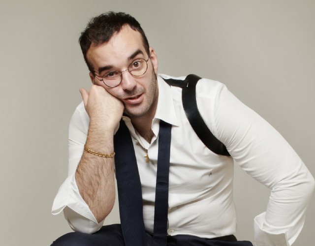 Il Teatro Colosseo inizia la sua stagione con il sold out di Turbopaolo, “Il poliziotto del formaggi”