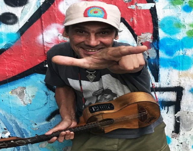 Manu Chao chiude gli appuntamenti dal vivo del Flowers Festival di Collegno