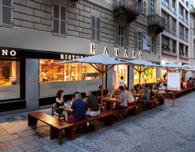 Eataly di via Lagrange, nel cuore di Torino, compie i suoi primi dieci anni