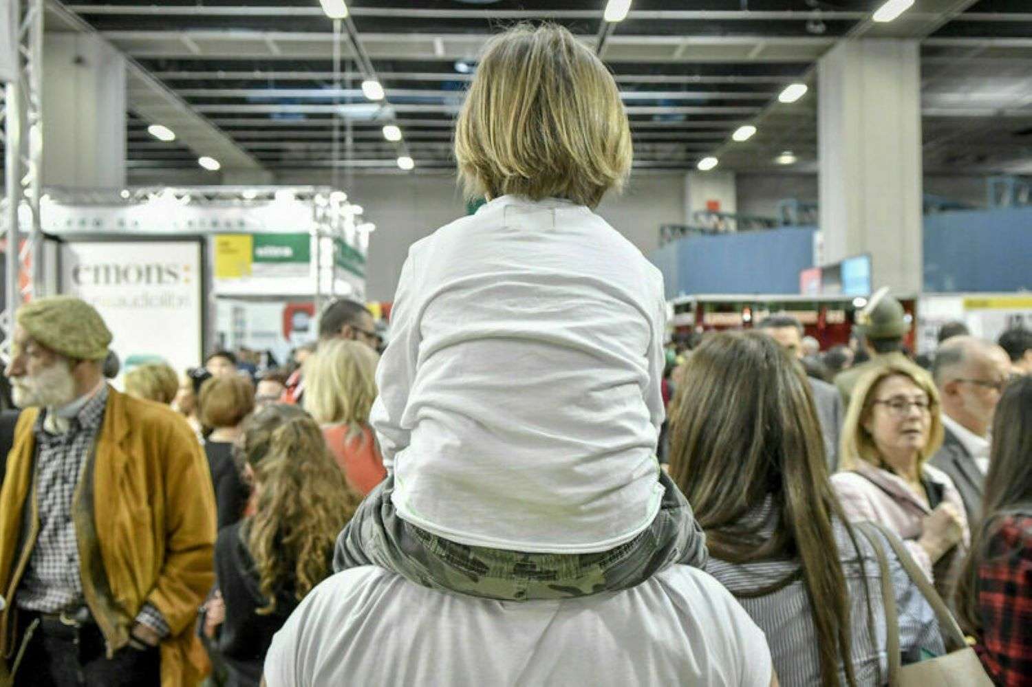 Secondo giorno al Salone del Libro, tra scolaresche, premi Nobel e rockstar