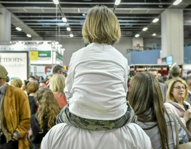 Secondo giorno al Salone del Libro, tra scolaresche, premi Nobel e rockstar