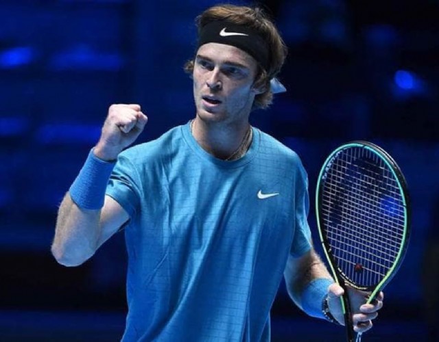 Andrey Rublev  sodisfatto del 6-6 6-4 sull'avversario Tsitsipas