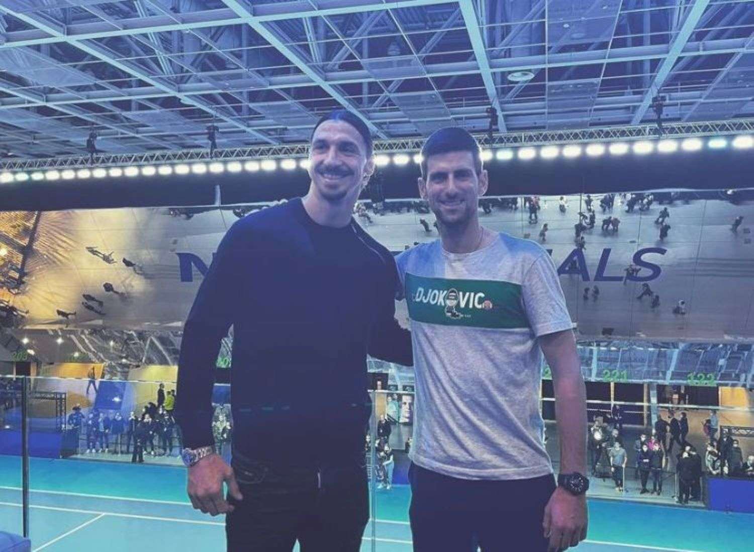 Carramba che sorpresa al PalaAlpitour! Ibrahimovic abbraccia Djokovic