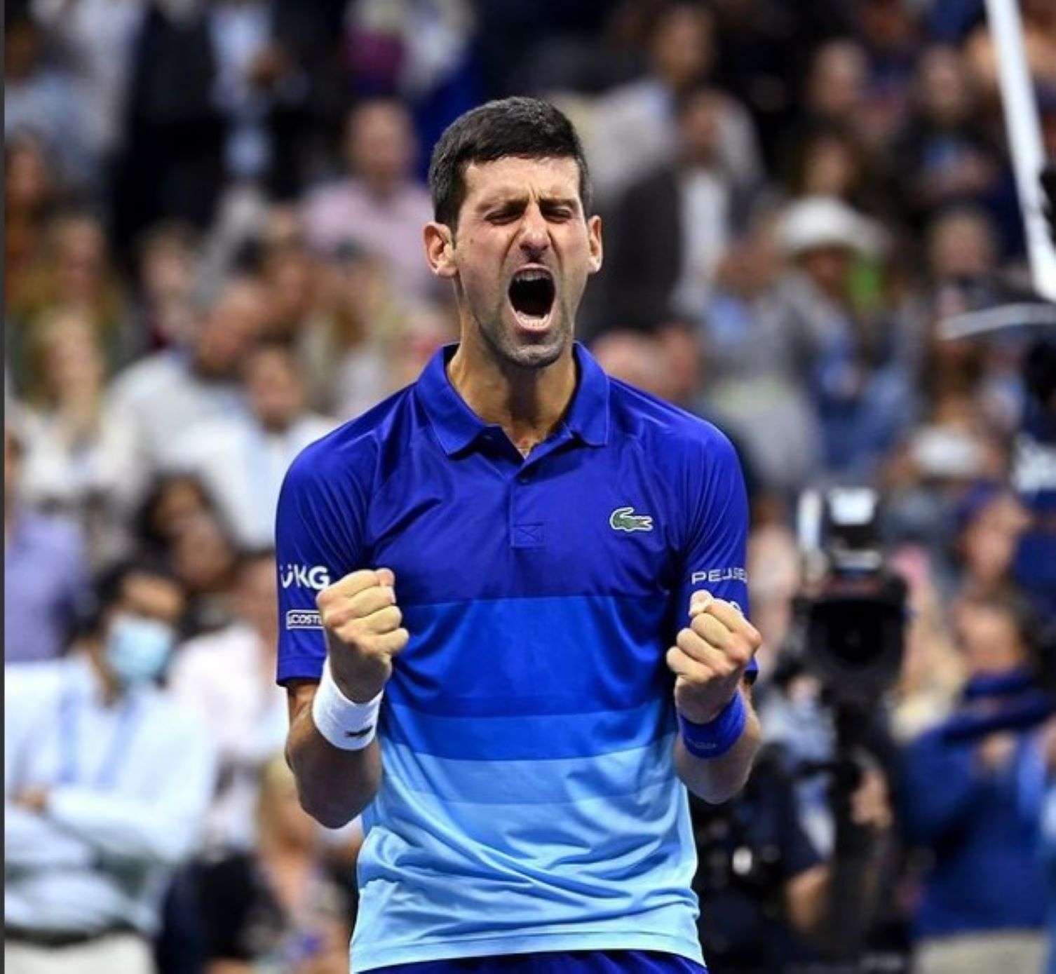 Novak Djokovic tra poco in campo contro Zverev  per la semifinale