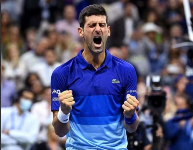 Novak Djokovic tra poco in campo contro Zverev  per la semifinale