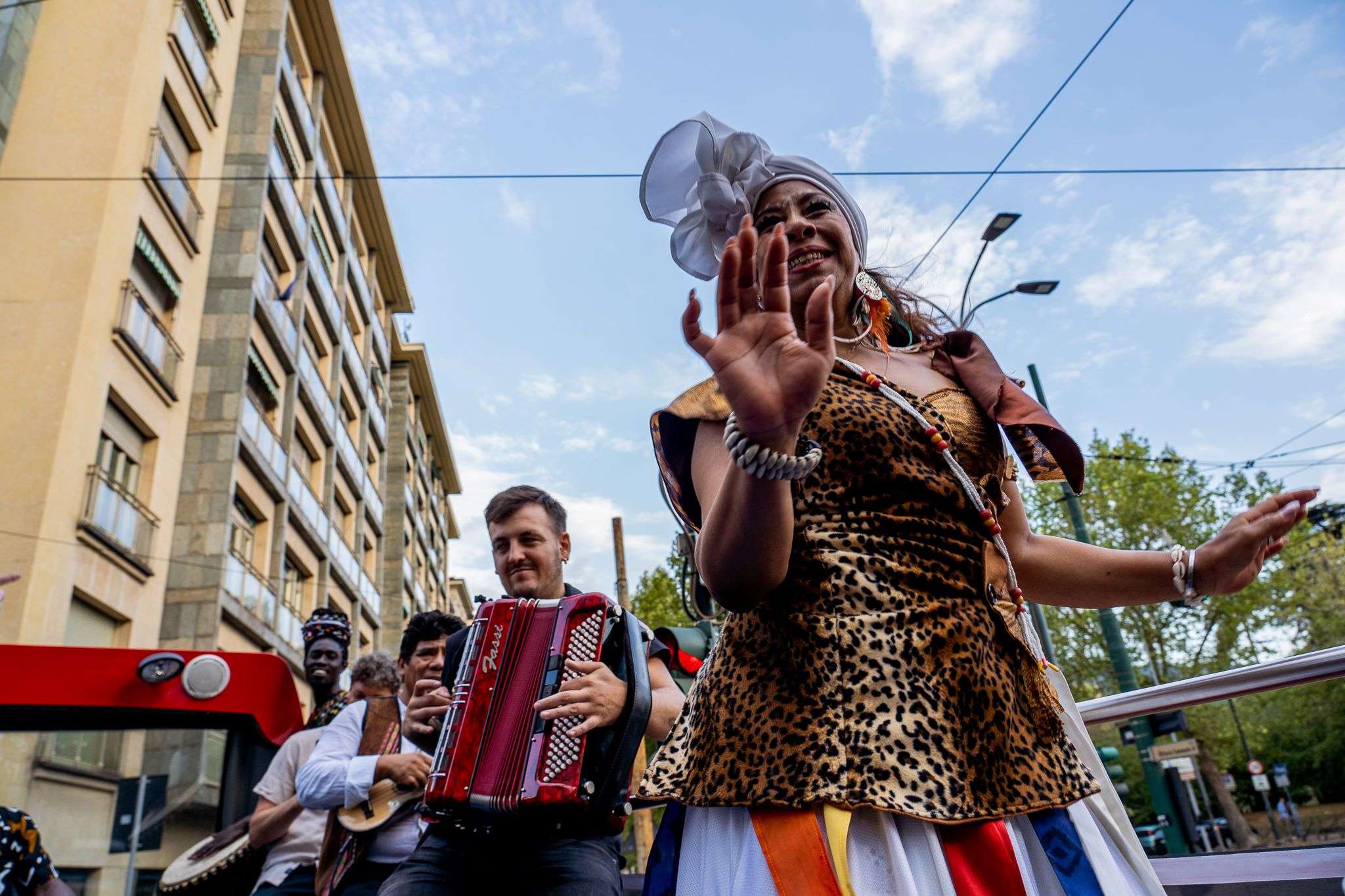 Una parata colorata attraverserà la città per celebrare il Fringe Festival