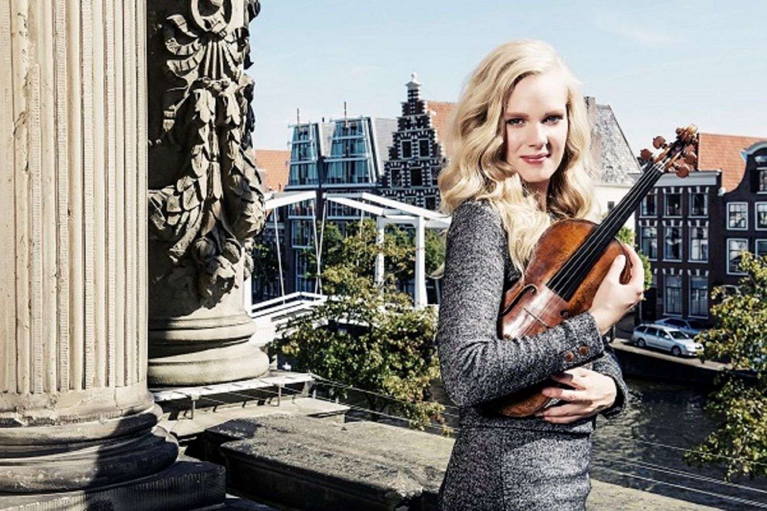 La violinista olandese Simone Lamsma per il gran finale dell'Orchestra Rai